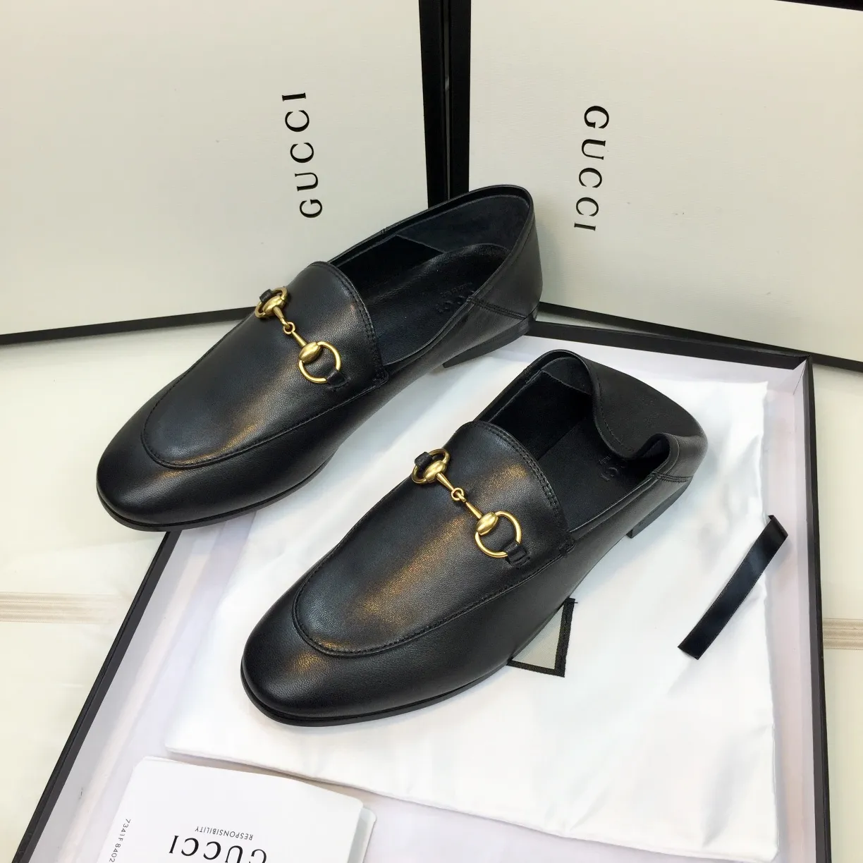 👟👟Ex-factory price 440👟👟～～GUCCI～Gucci Gucci classic century model, classic strawberry 3D printing, never fade, original purchase, purchasing agent level, welcome to compare, do not return the original version, G family classic flat shoes, mules, slippers and half slippers. Stamped logo Fabric: Original calfskin, lining feet/cowhide lining Outsole: Imported genuine leather outsole Size: 34-41 "34/41 custom-made, non-refundable, please come first to order. Verbal customization is not accepted" This panel can be customized Men's size: 39-45 "Custom-made, non-refundable" Packaging: Comes with a full set of top-quality packaging